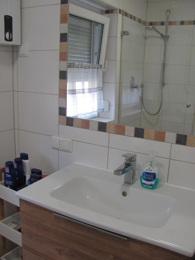 #1Gemuetliches Ruhiges Sonniges Balkonzimmer Mit Gemeinschaftsbad W-Lan Airport Nah Late Night Check In Haus Nr 9,5 Trunkelsberg Exteriör bild